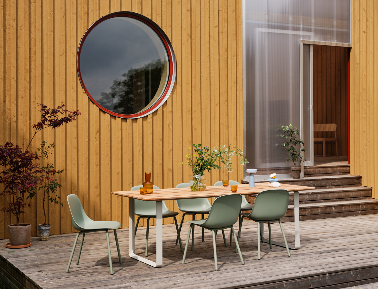 /globalassets/contentmedia/images/01.-lifestyle-images/70-70-outdoor-table-sapele-mahogany-grey-raise-silent-20-ease-fiber-side-outdoor-dusty-green-muuto-org.png?width=1500&format=png&revision=638542134580000000